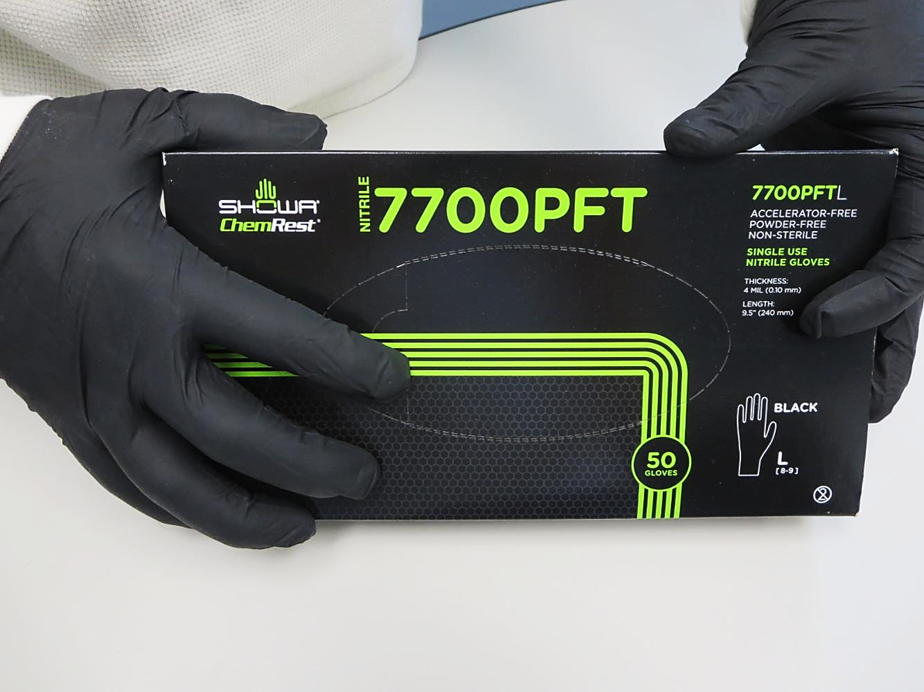 7700PFT Showa® N-DEX® Accelerator Free 4-mil Disposable Black Powder-Free Nitrile Exam Gloves